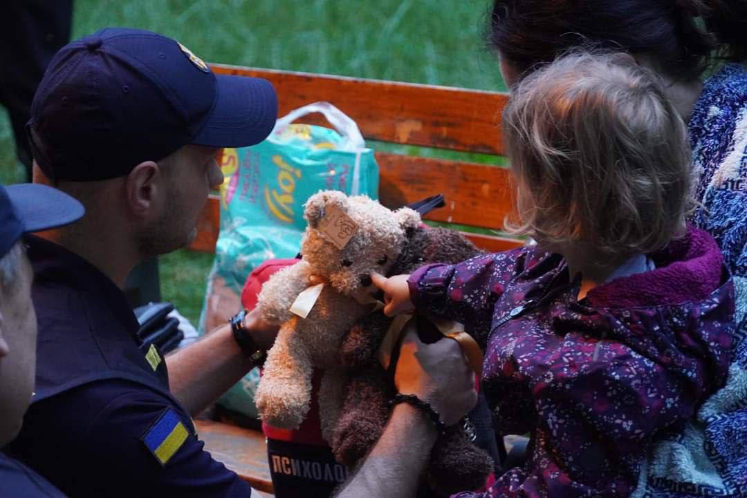 "У будинку ні вікон, ні дверей": мешканці Львова розповіли про наслідки ракетного удару